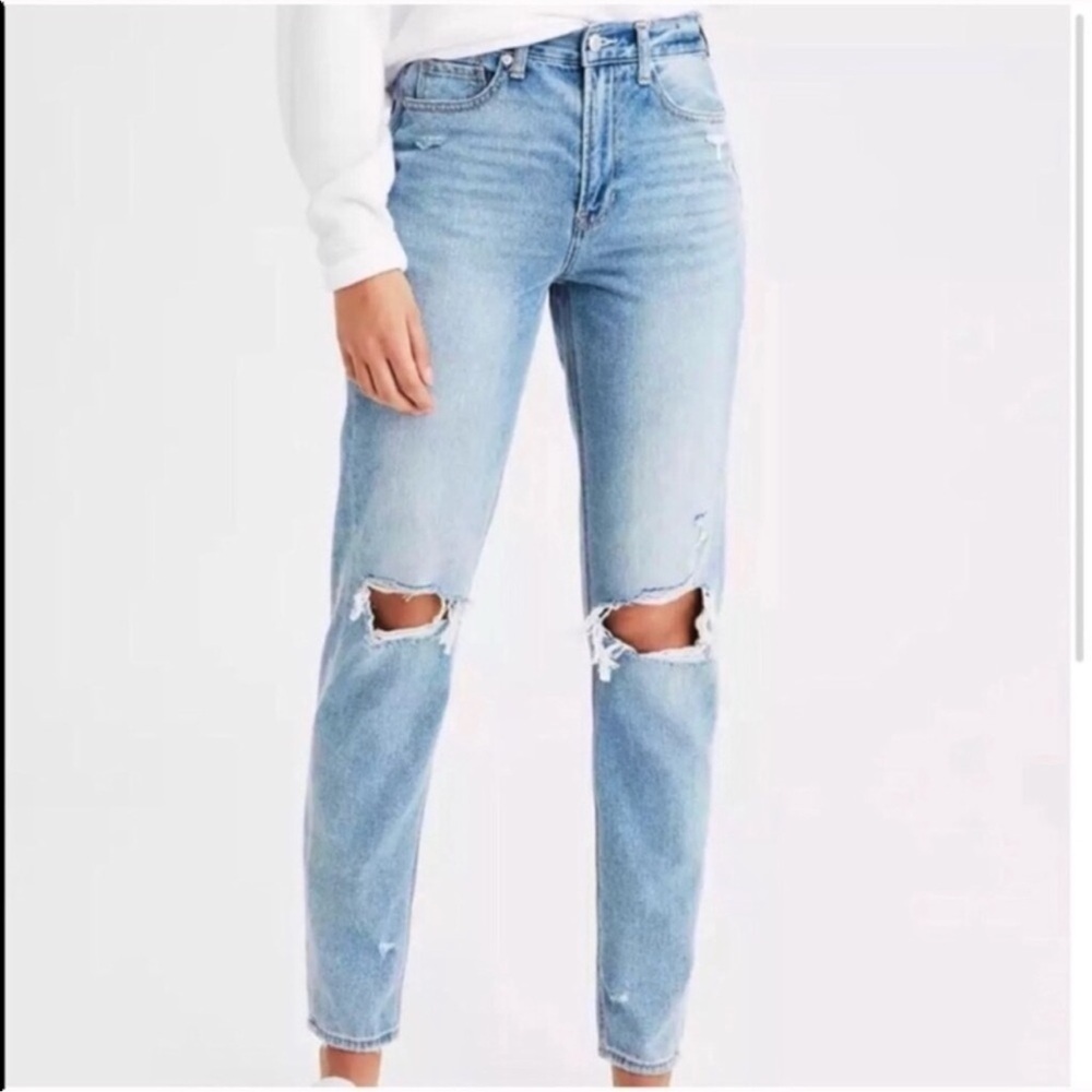 American Eagle Mom Jeans 4 EXTRA LONG Distressed Denim Light Wash High Riss